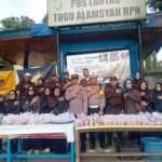 KBPP Polri Lampung Utara Bersama Penat Lampung Raya dan Black Tiger BC Bagikan Ribuan Takjil di Tugu Alamsyah RPN