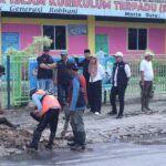 Tak Kenal Lelah, Satgas Kota Bandar Lampung Bersihkan Sedimen Drainase