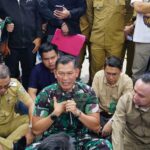 PANGDAM XXI/RADIN INTEN MENYAPA MAHASISWA DAN MEDIA